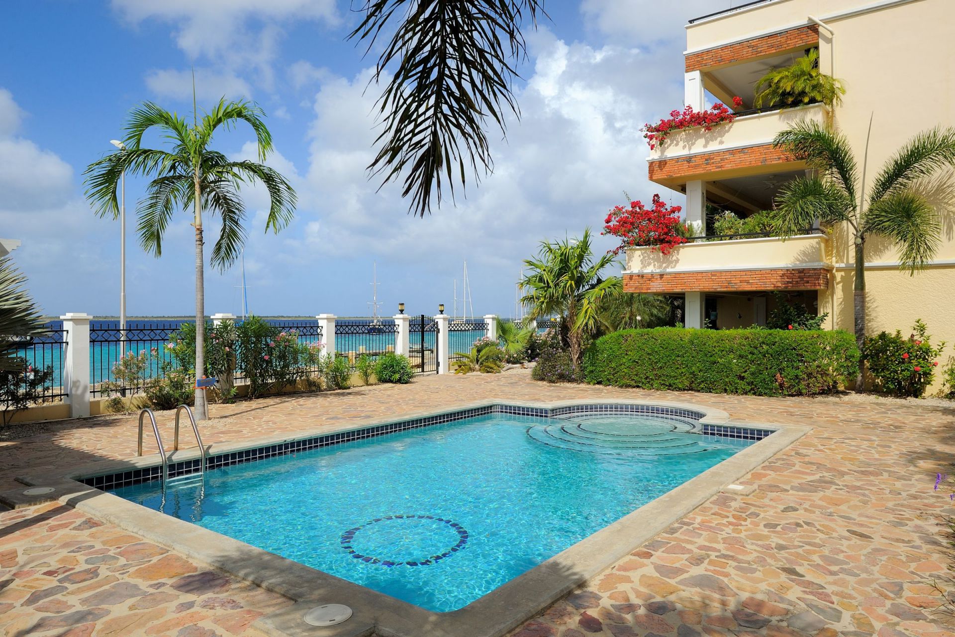 Pool on oceanfront location in Bonaire